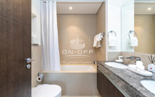 Luxurious 1BR with Skyline Views