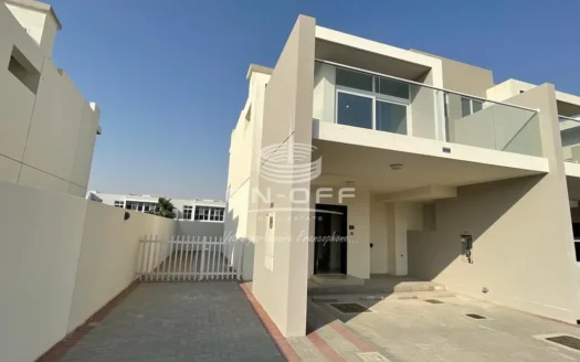 Corner Unit Luxury Living Ready To Move In